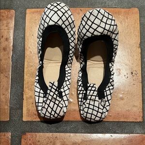 Yosi Santa pony hair Black and White Women's Shoes